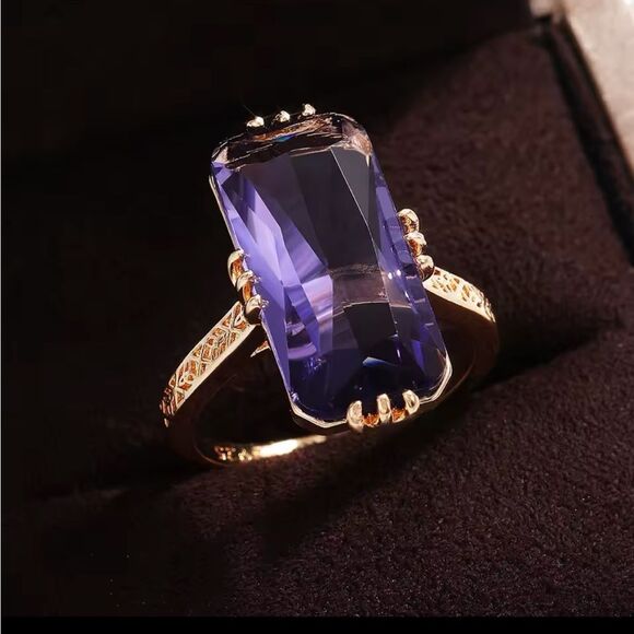 Elegant Gold Plated Purple Amythest Zirconia Gemstone Ring New In Box - Picture 3 of 4